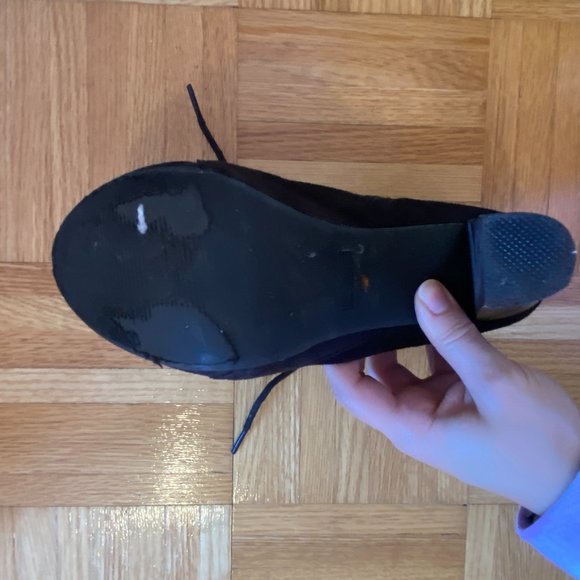 5-Inch Suede Pumps || Black - Picture 7 of 7